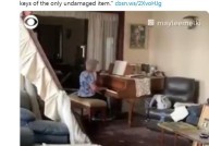 废墟中的坚韧：黎巴嫩老奶奶在狼藉中弹钢琴抚慰伤痛