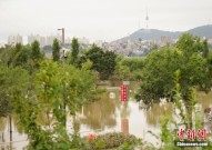 韩国暴雨持续11天已致超40人死伤 逾7500人受灾 韩国多地发布暴雨警报预计降雨量还将增加